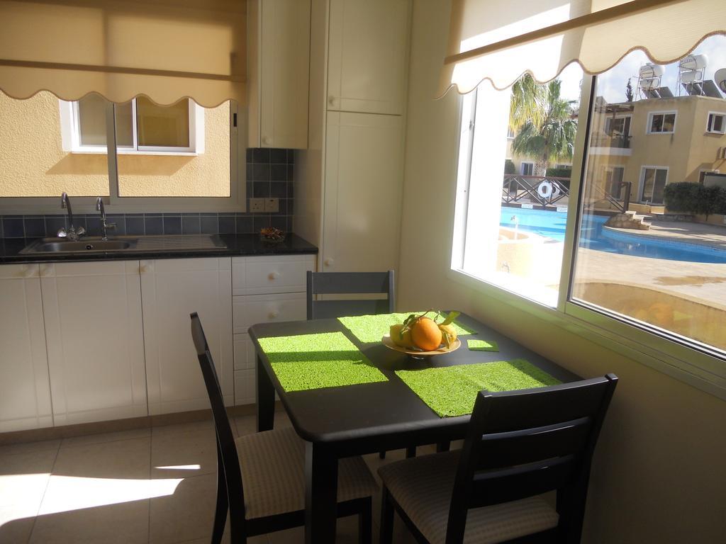 Sirena Sunrise Prestige Apartments Paphos Room photo