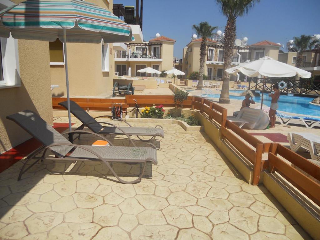 Sirena Sunrise Prestige Apartments Paphos Exterior photo