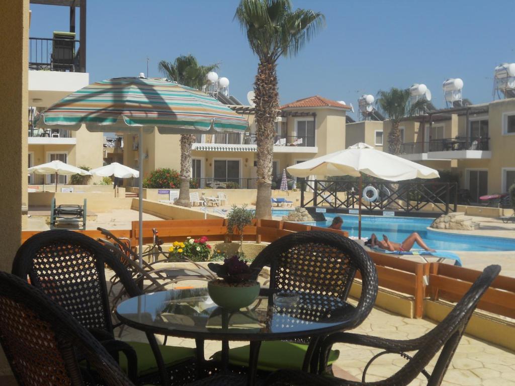 Sirena Sunrise Prestige Apartments Paphos Exterior photo